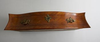 BYRÅ, rokoko, 1700-talets mitt.