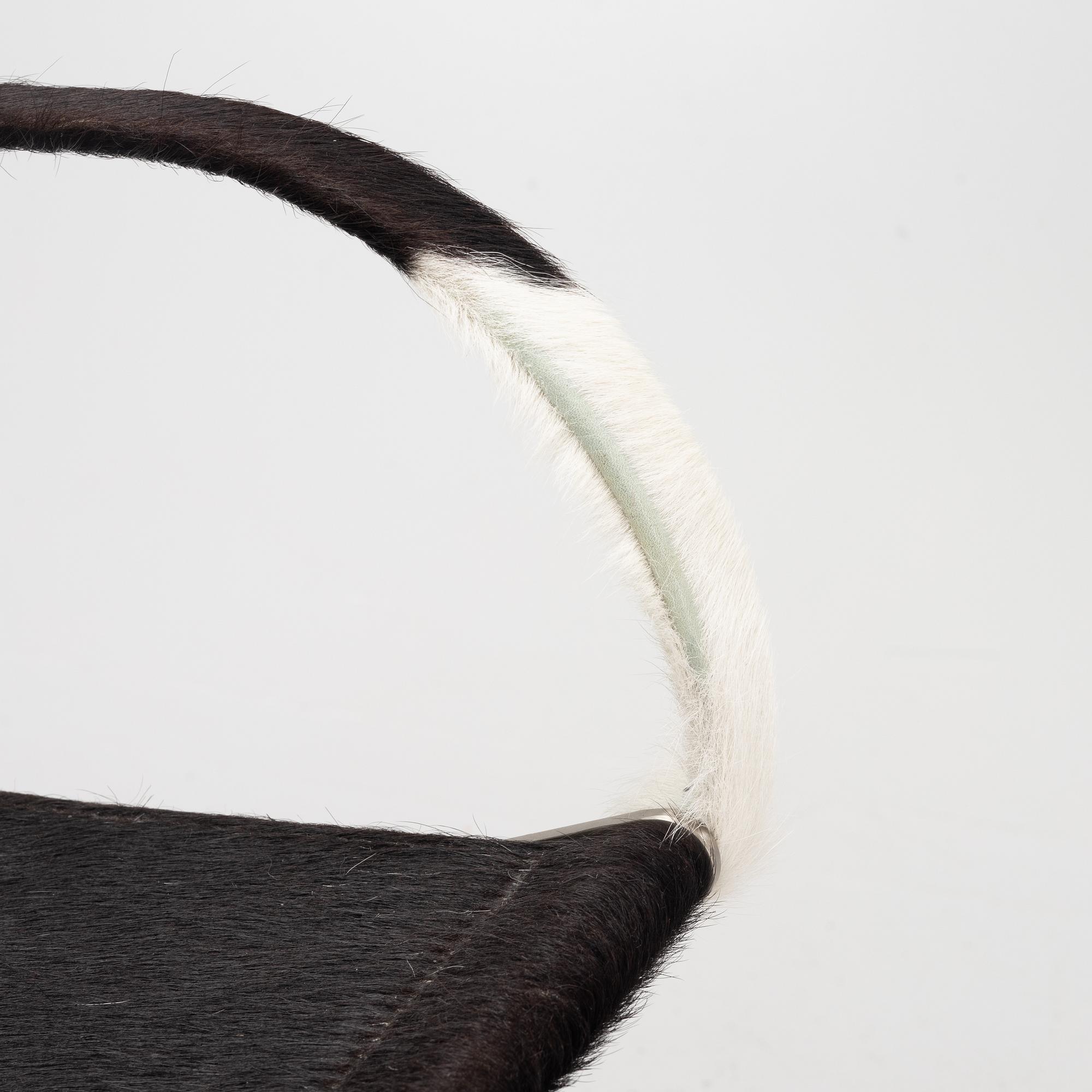 Antonio Citterio, a pair of 'Carlotta' chairs, Flexform, Italy.