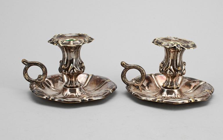 NATTLJUSSTAKAR, ett par, nysilver, nyrokoko, sent 1800-tal.