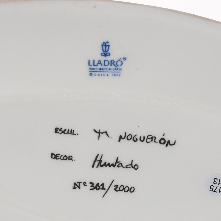 Marco Antonio Noguerón. figurine, "A romantic Christmas", Lladró, Spain.