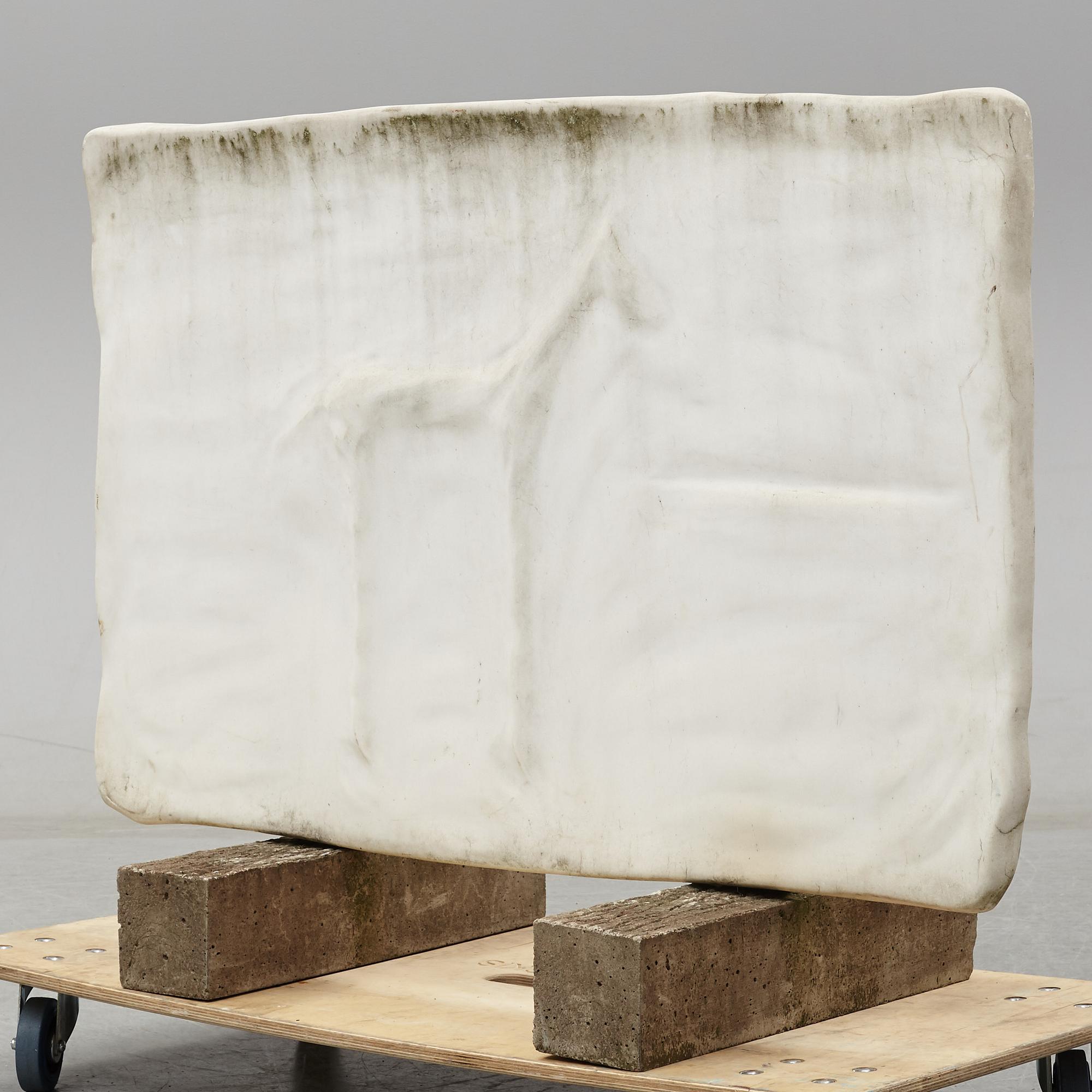 Marc Rizell, marmorskulptur på järnstativ, signerad.