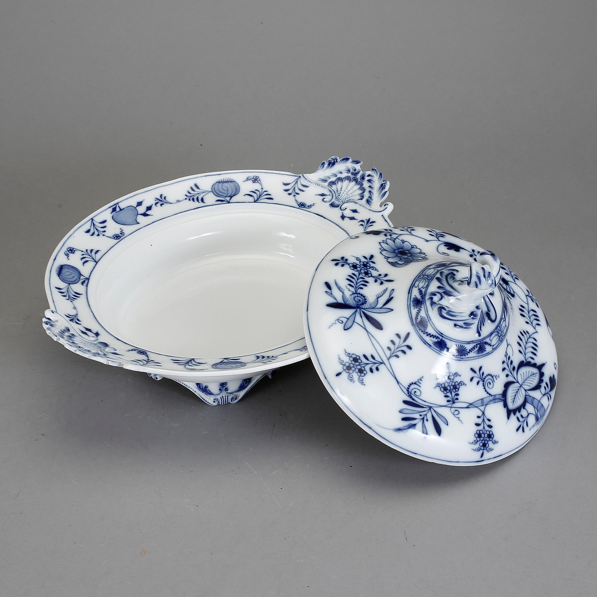SERVISDELAR, 12 st, "Lökmönstret", Meissen, 1900-tal.