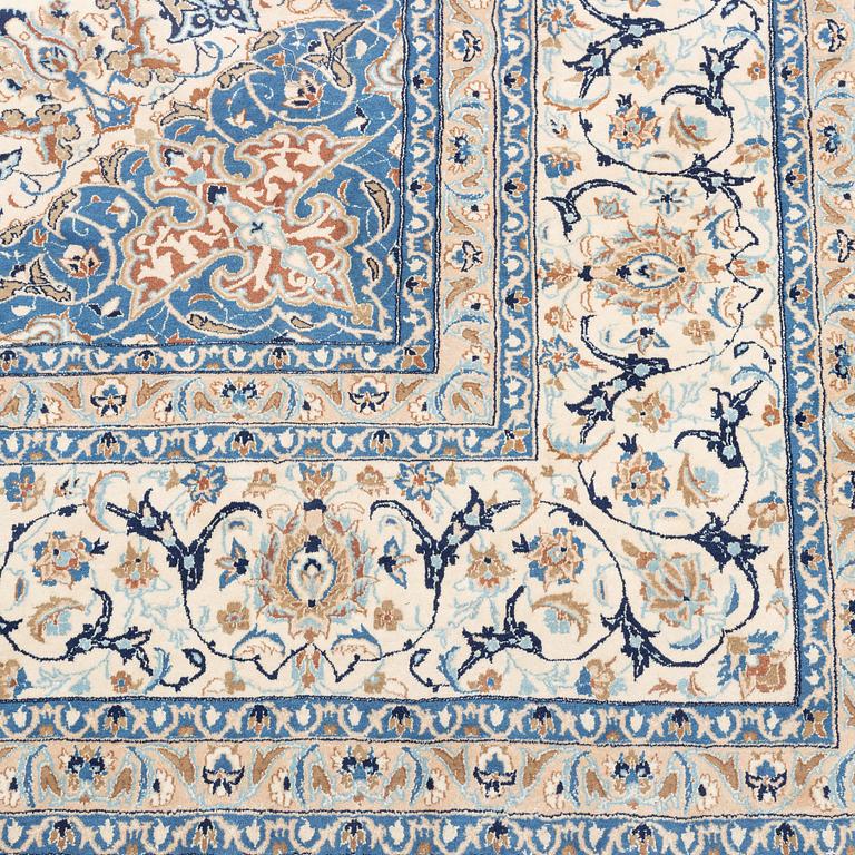 A part silk Nain carpet, approx. 460 x 324 cm.