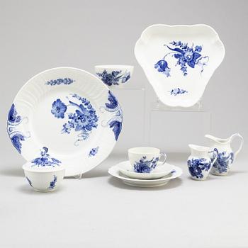 KAFFESERVIS, 48 delar, porslin, "Blå Blomst", Royal Copenhagen, Danmark, 1900-talets andra hälft.