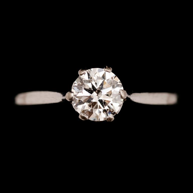 RING, 18 k vitguld, Stockholm 1947, med solitär briljant 0.79 ct.