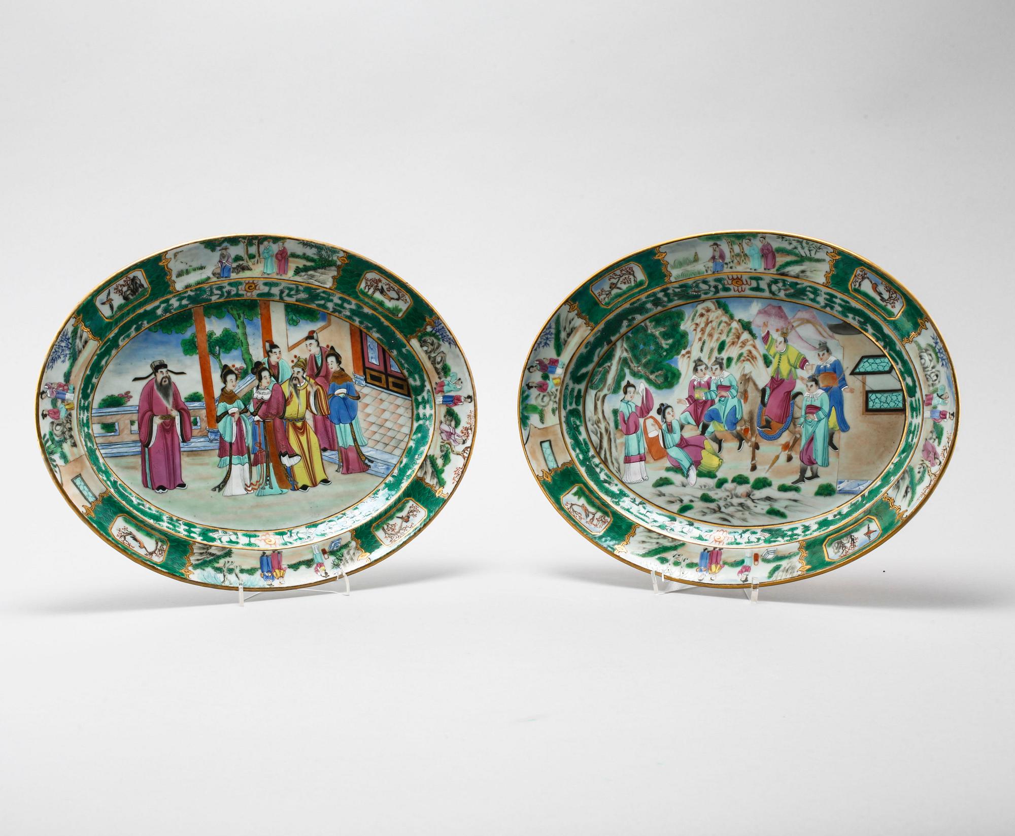 A pair of chinese porcelian plates from the late 19th century.