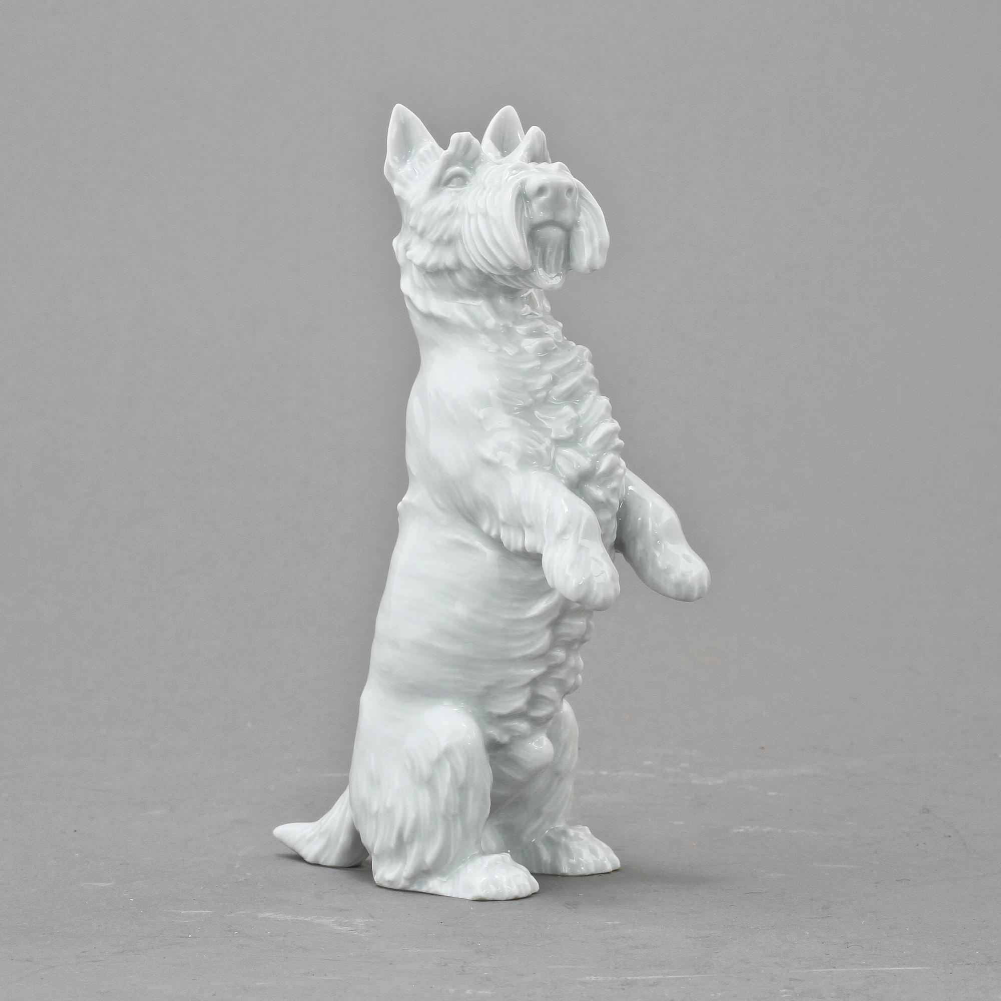 FIGURIN, porslin, Max Esser, Meissen, 1900-talets första hälft.