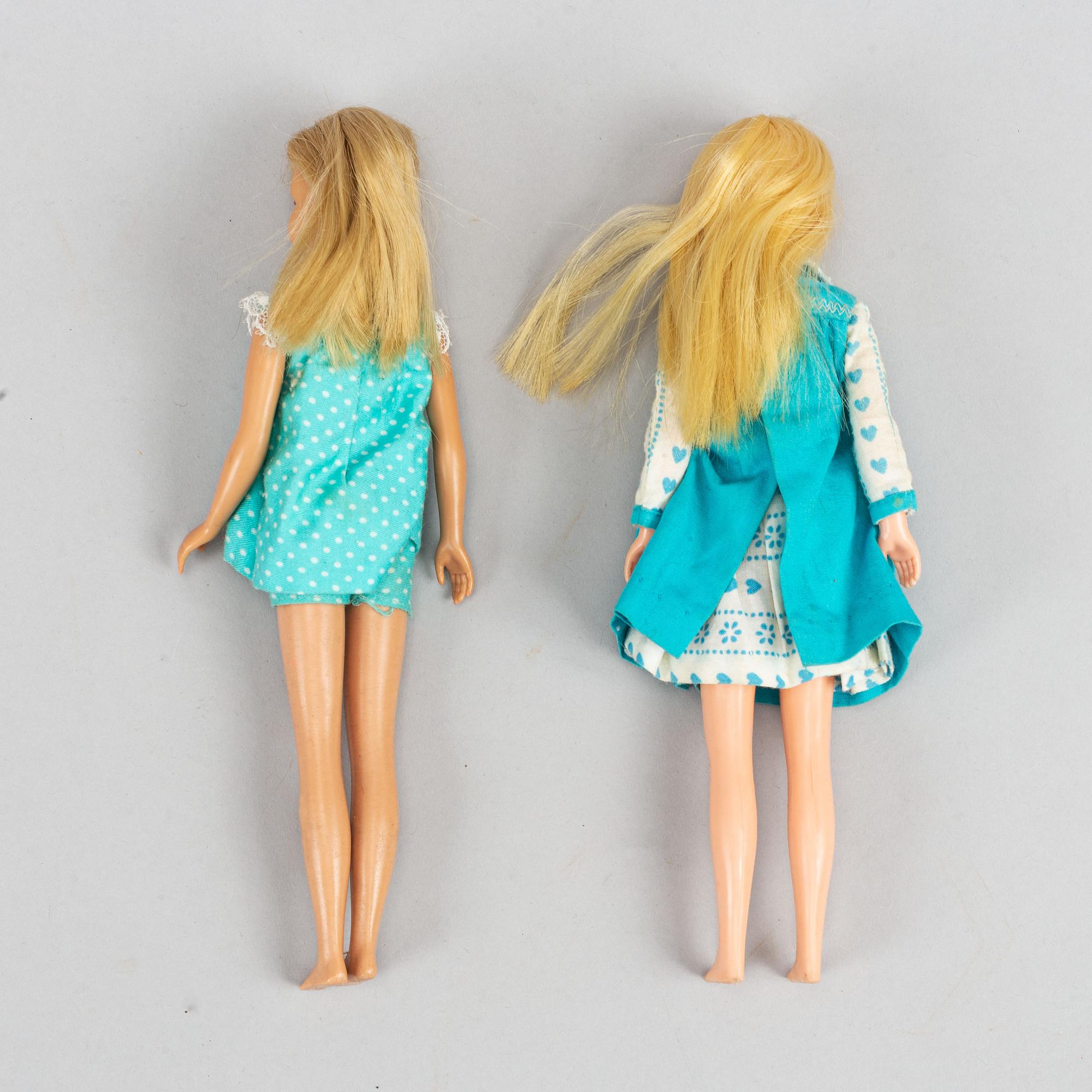A collection of four Mattel 1960's Barbiedolls with accessories.