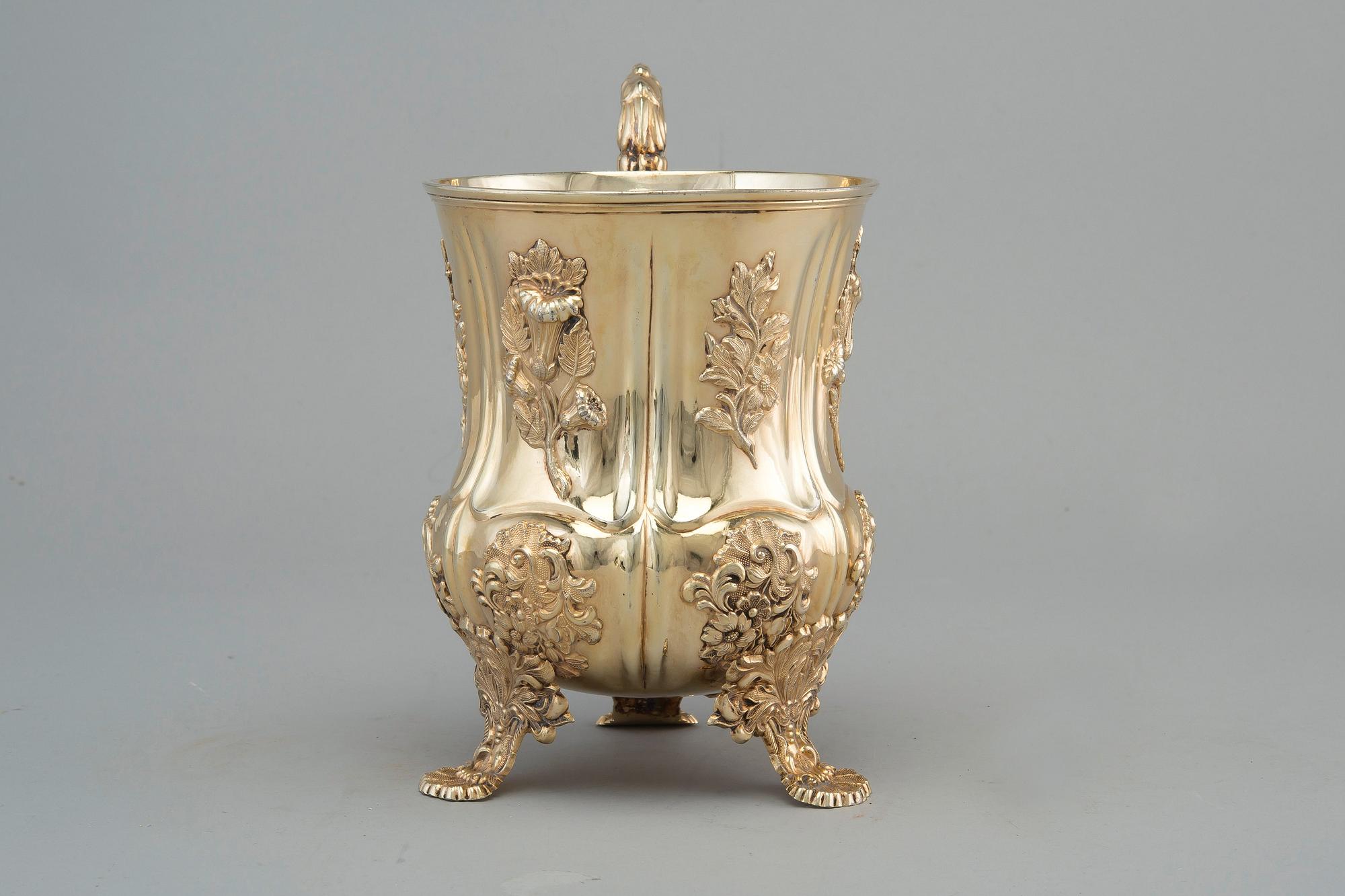 A TANKARD, 84 silver. Gilt. Carl Magnus Stahle St. Petersburg 1842. Height 20 cm, weight 630 g.
