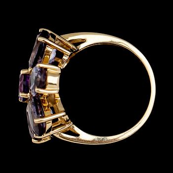 RING, 14 k guld, lilatonad kvarts och ametister.