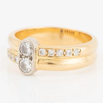 Ring, 18K gold with brilliant-cut diamonds.