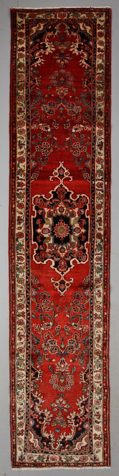MATTA, Hamadan, ca 417 x 89 cm.