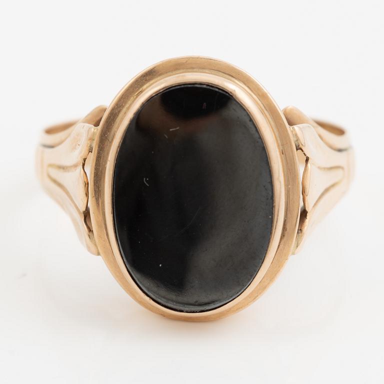 Ring 14K gold and hematite.