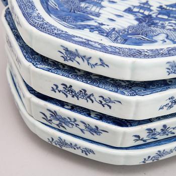 A group of four Chinese blue and white warming plates (2+1+1), Qing dynasty, 18th/19th century.