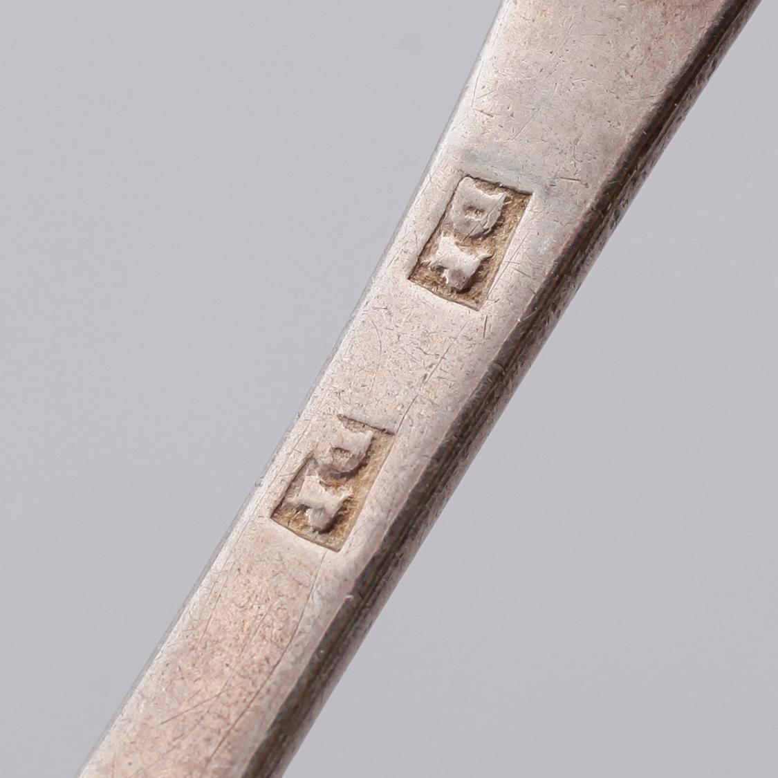 SKEDAR, 6 st samt GAFFLAR, 2 st, olika modeller, 1700-1900-tal. Vikt ca 444 gram.