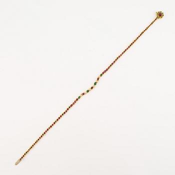 Andrew Grima, collier 18K guld med runda briljantslipade diamanter samt rubiner och smaragder.