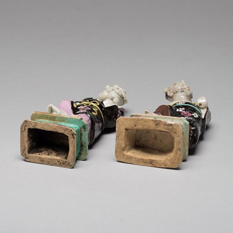 A pair of famille rose figures of 'Immortals', Qing dynasty, late 18th Century.