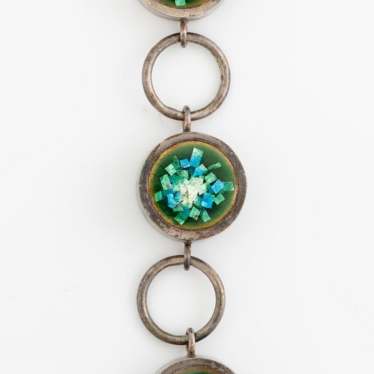 Lars Arby, halsring med hänge, silver med emalj.