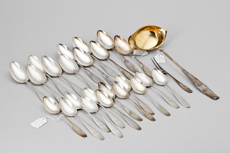 BESTICKSERVIS DELAR, 25 delar, silver, Finland bl a 1930. Tot vikt ca 990 g.