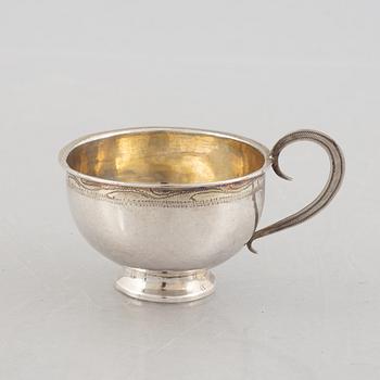 Five silver cups, 18th/19th Century.