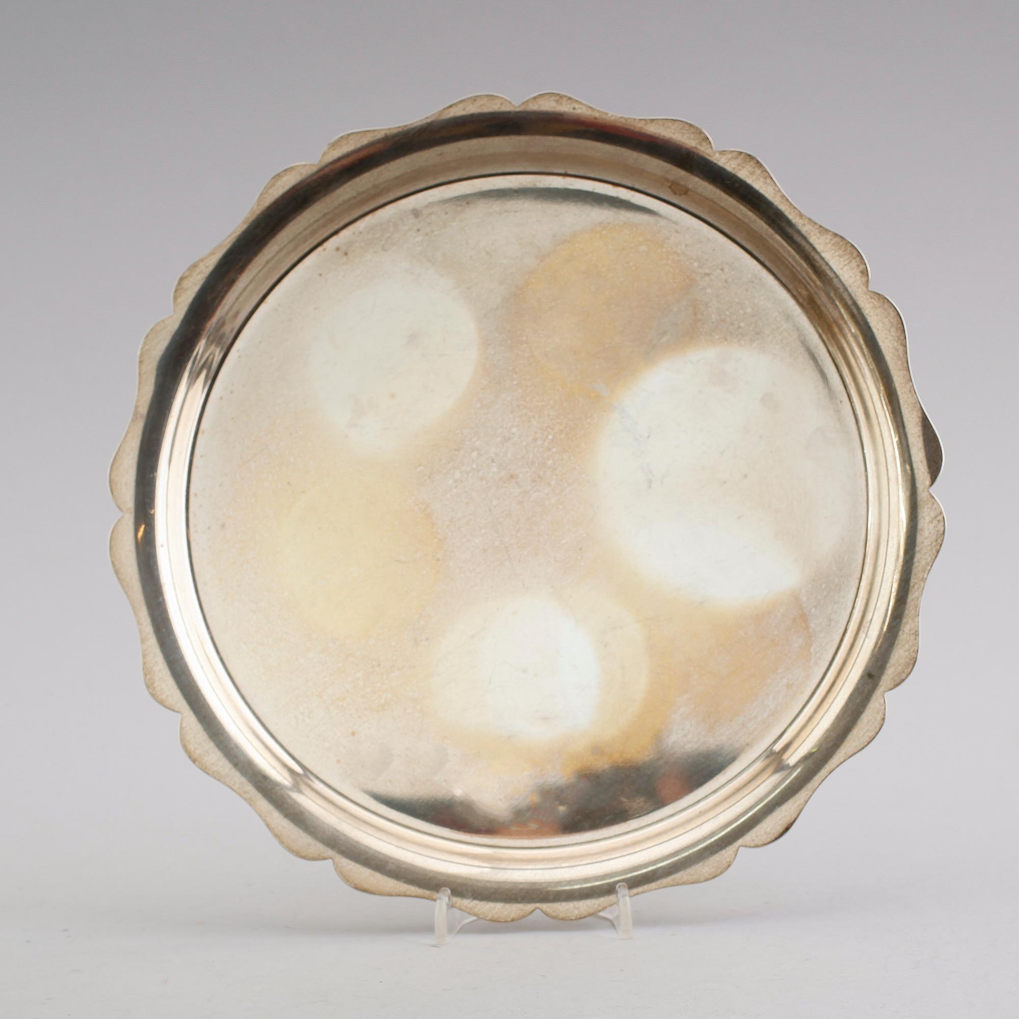 KAFFESERVIS, 4 delar, sterlingsilver, 1900-talets första hälft. Vikt ca 1390 gram.
