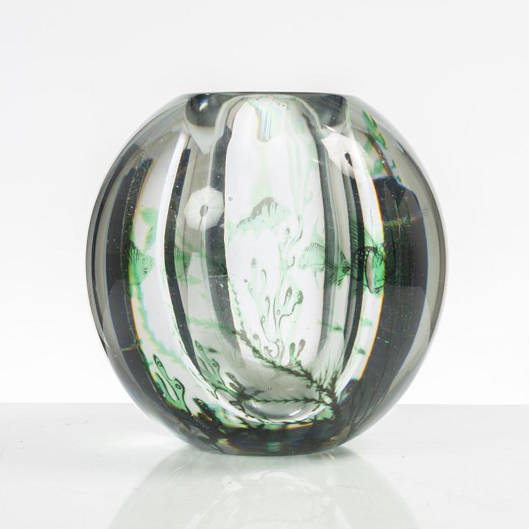 Edward Hald, vase, "Fish Grail", Orrefors, Sweden, 1944.