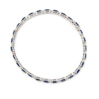 Bracelet 18K white gold with step-cut sapphires and round brilliant-cut diamonds.