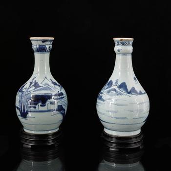 FLASKOR, ett par, porslin, Kina, 1800-tal.