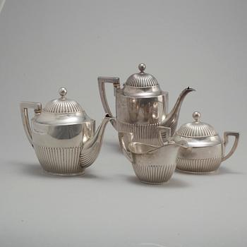 A FOUR PIECE SILVER TEA- AND COFFEE SERVICE, first half of the 20th century. Total weight ca 1300 g.