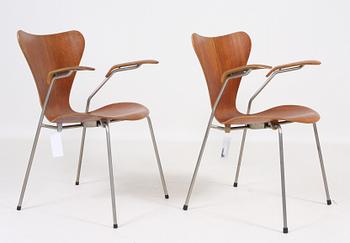 KARMSTOLAR, ett par, "Sjuan" (3207), Arne Jacobsen, Fritz Hansen, Danmark.