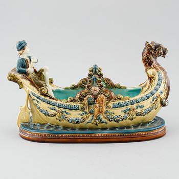 A majolica jardinere from Rörstrand made in 1884-1890.