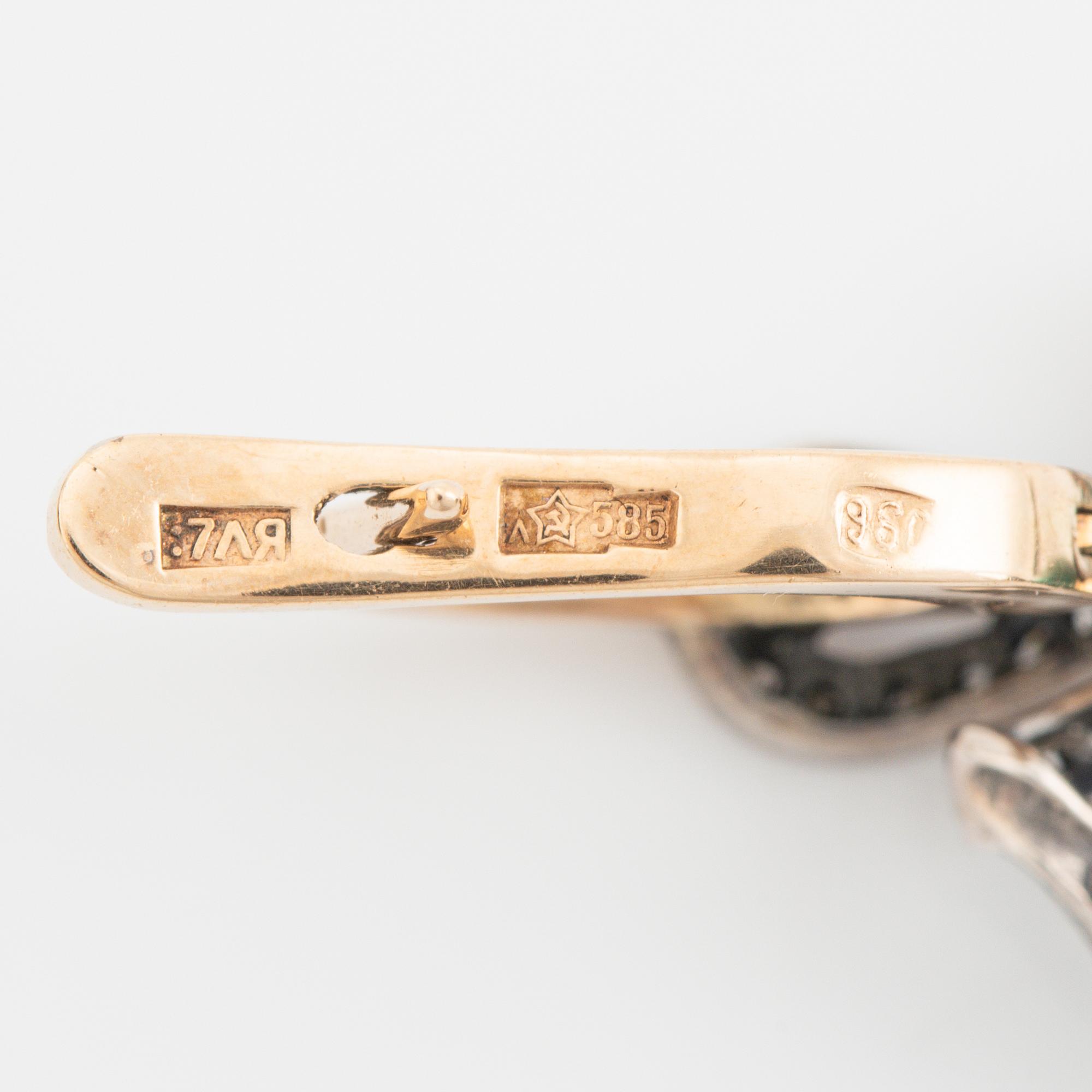 Örhängen ett par emalj/silver och 14K guld med vita stenar.