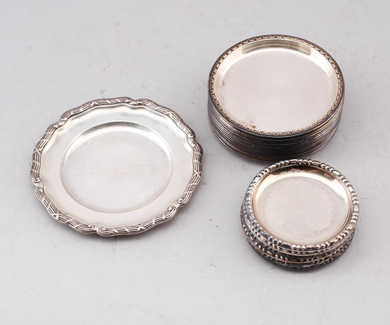 GLASUNDERLÄGG, 19 st (1+6+12), silver, GAB och CG Hallberg. Vikt ca 459 g.