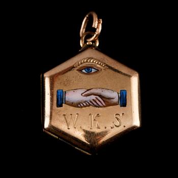 FRIMURARHÄNGE, 8k guld samt emalj, omkring 1900-talets mitt. Vikt 5 g.