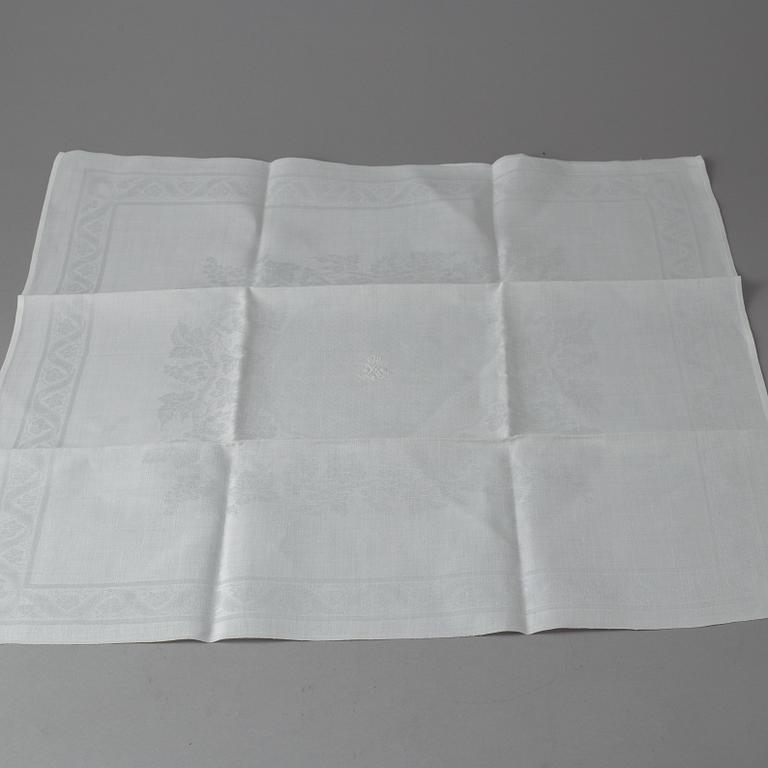 Tablecloths, 3 pcs. and napkins, 7 pcs., linen damask.