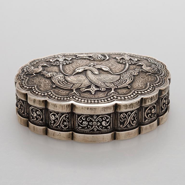 Dosa, silver, Kandyan Arts Association, Sri Lanka, sannolikt 1900-talets första hälft.
