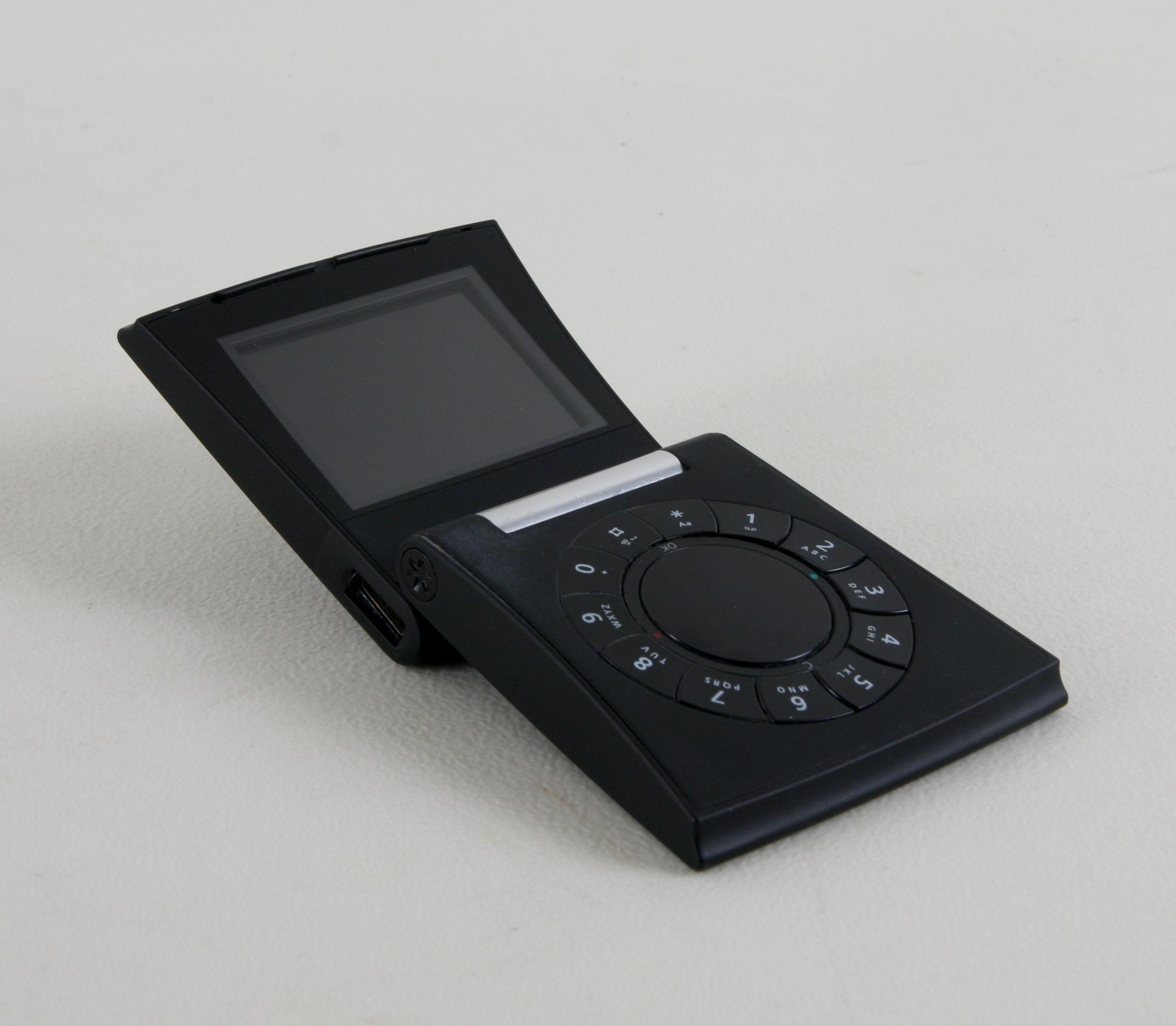 TELEFON MED DOCKNINSSTATION, 3 delar.  Bang & Olufsen "Serene".