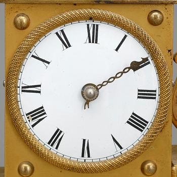 BORDSPENDYL, empire, 1800-talets första hälft.