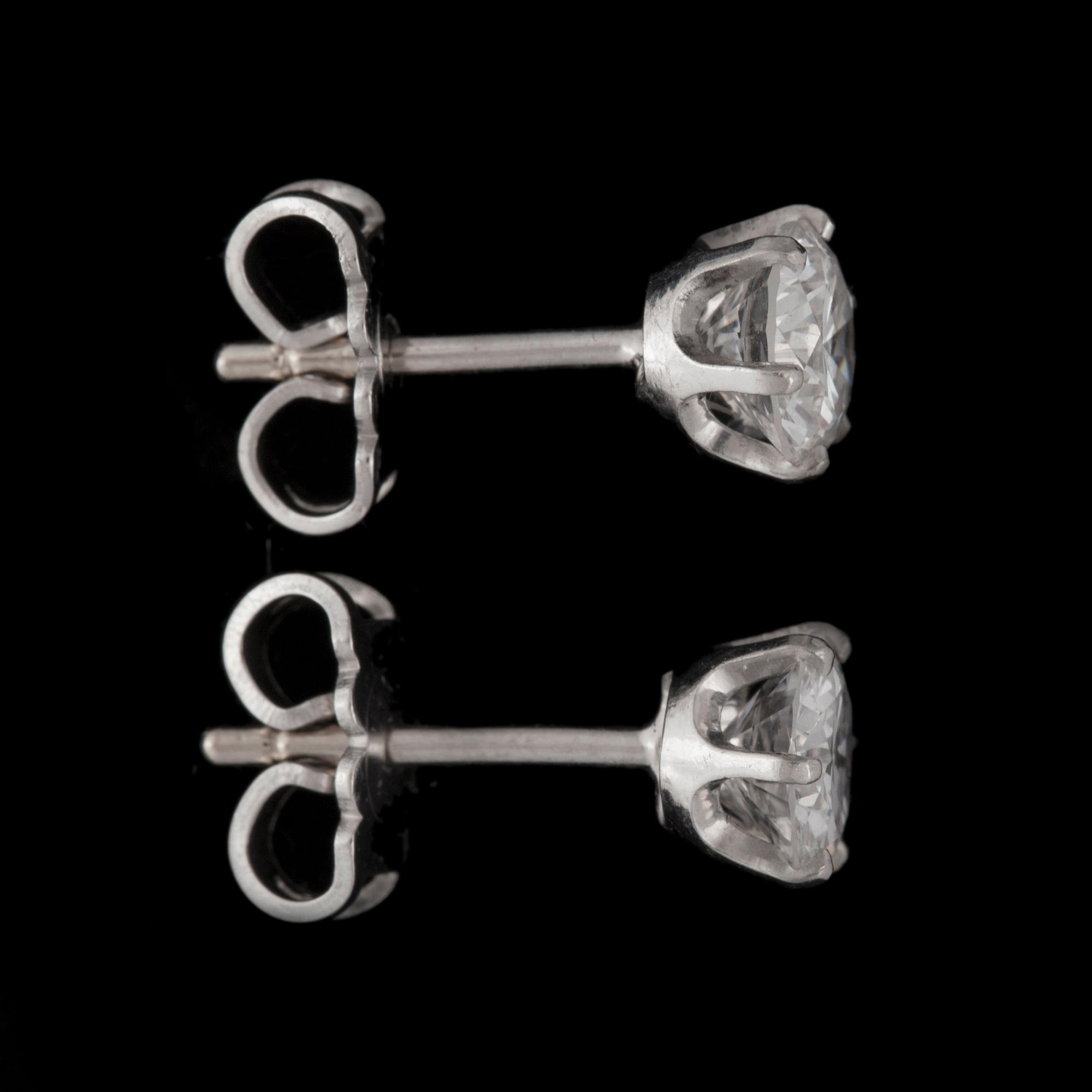 A pair of diamond earstuds. Total carat weight circa 1.20 cts. Quality circa G/VS.