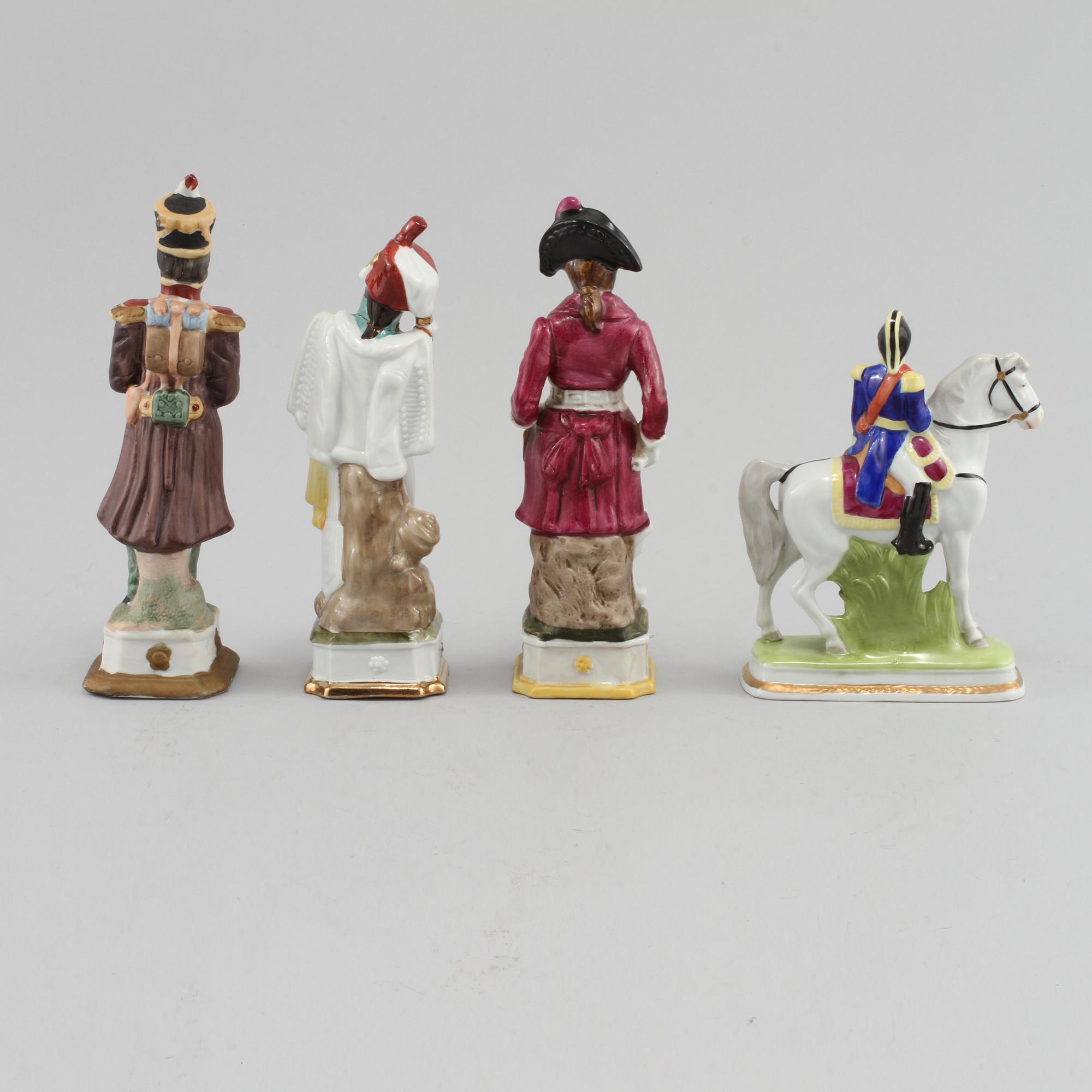 FIGURINER, 4 st, porslin, 1900-talets andra hälft.