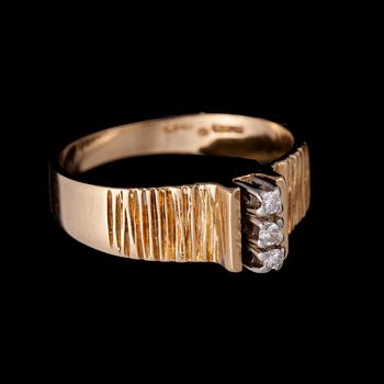 RING, 18K guld, diamanter. 1970. Vikt ca 4,7 g.