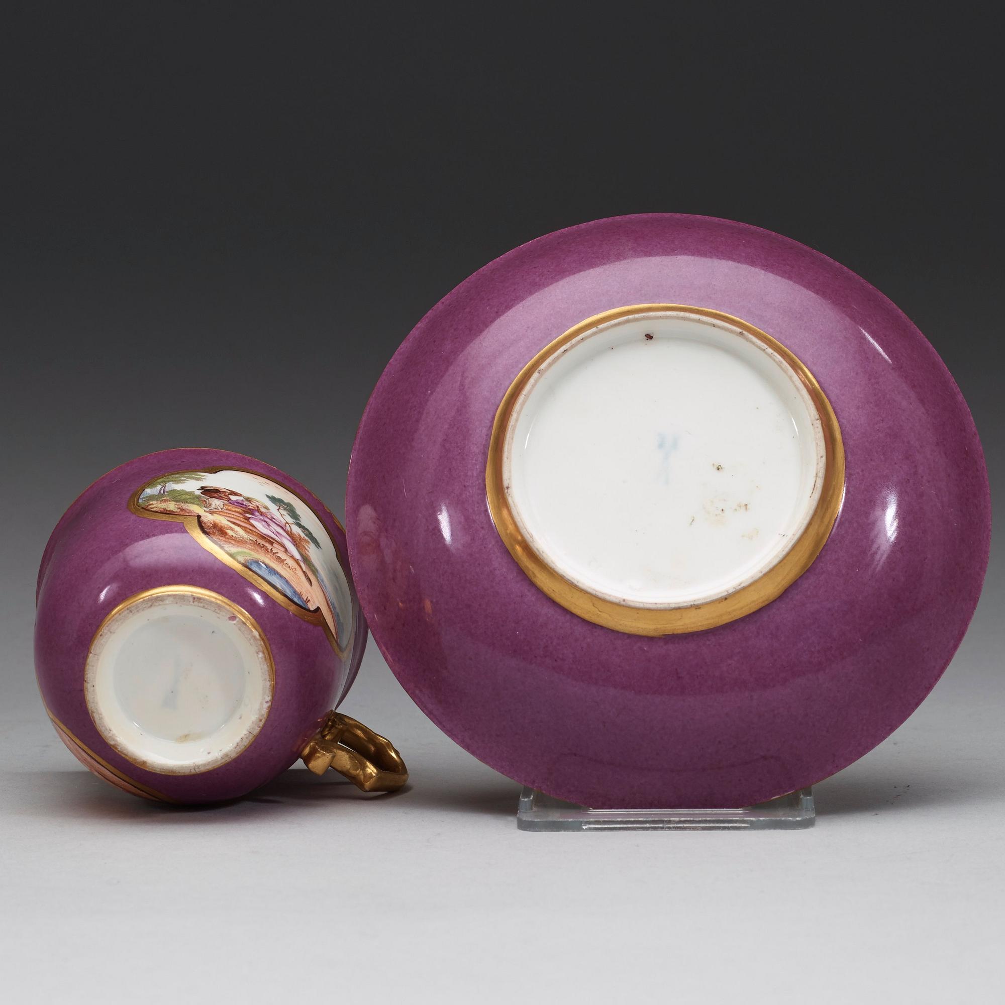 KOPP med FAT, porslin. Meissen, 1730-tal.