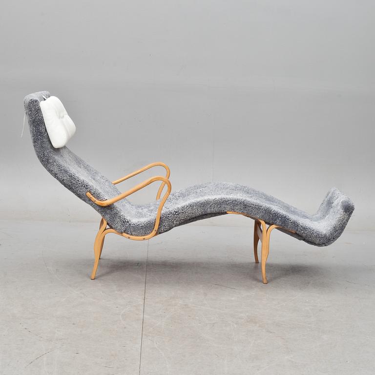 VILSTOL. Liggstol "Pernilla 3" design Bruno Mathsson. Brännmärkt.