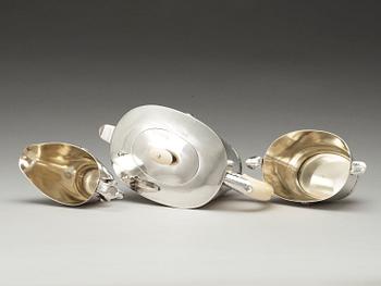 A Wolter Gahn three pcs silver tea service, executed by Karl Wojtech, Stockholm 1925.