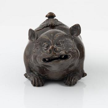 A Japanese bronze vase and censer with cover, Meiji period (1862-1912).