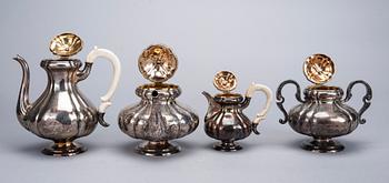 KAFFE- OCH TESERVIS, 4 delar, silver, Moskva 1847. Total vikt 1703 g.