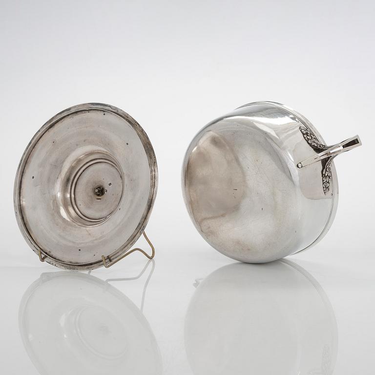 An Odiot silver tureen, Paris, 1819-1838.