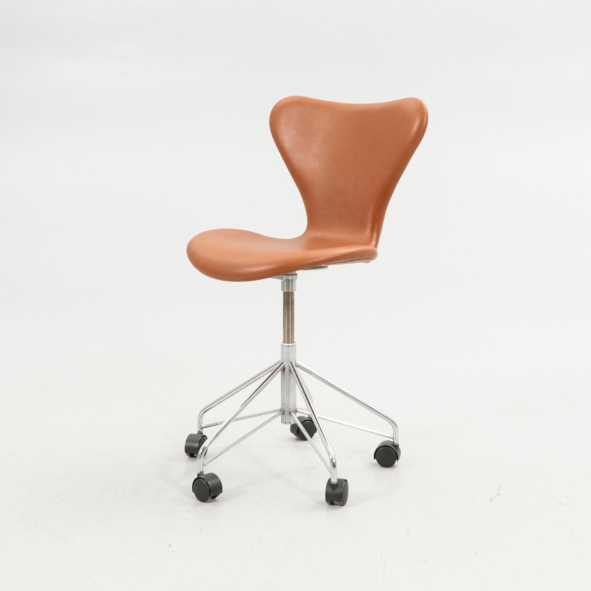 Arne Jacobsen, Office chair, model 3117, "The Seven", Fritz Hansen, Denmark.