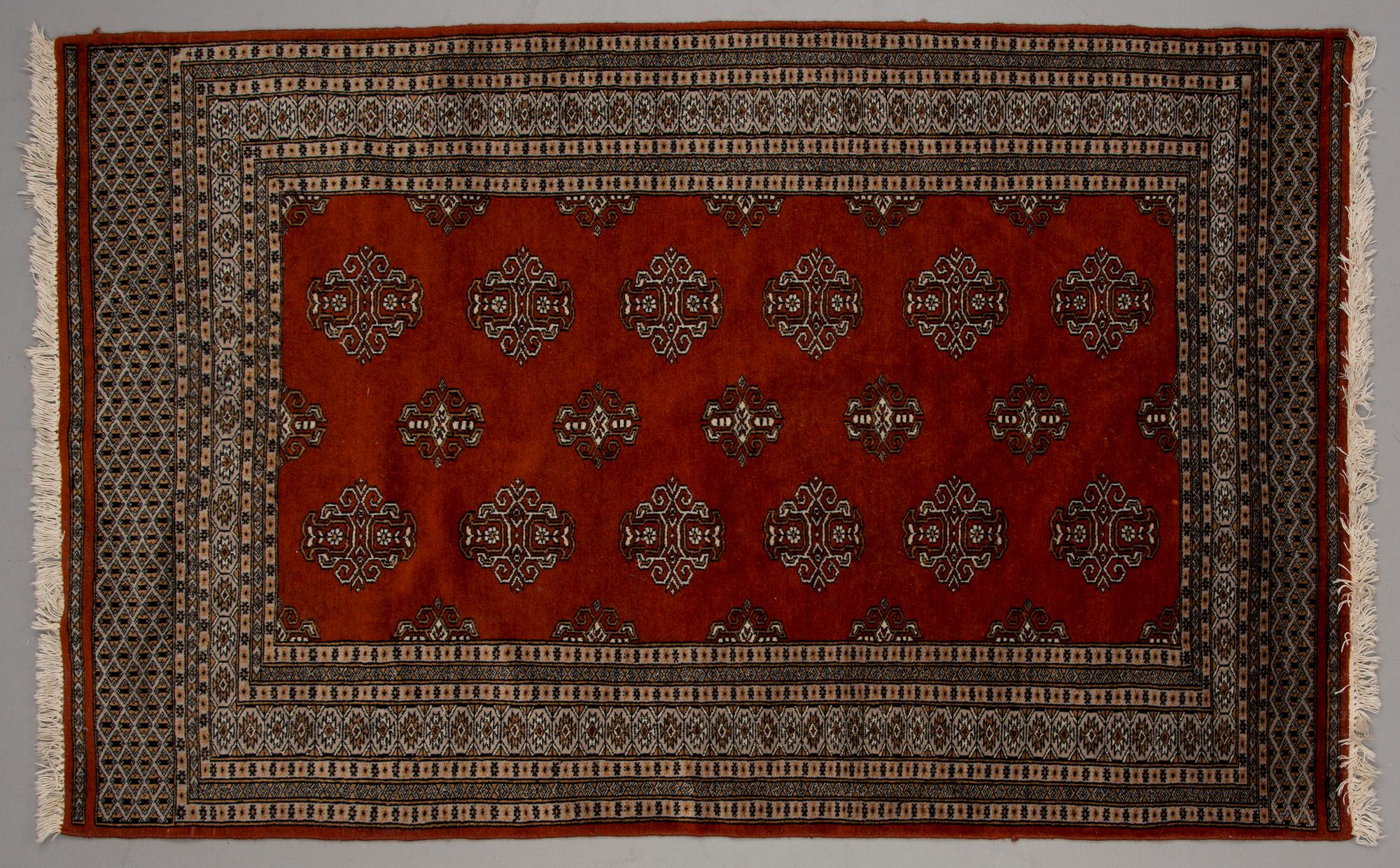 MATTA, Turkestan. Ca 195x124 cm.
