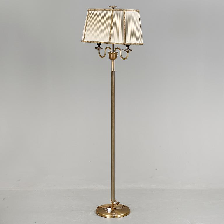 GOLVLAMPA, mässing, 1900-talets tredje kvartal.